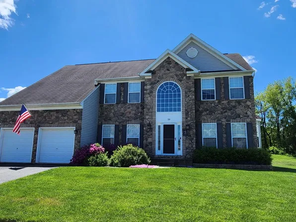 39 Calvarese Dr, Bear, DE 19701