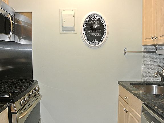 2nd image of 27110 Grand Central Pkwy APT 27Q