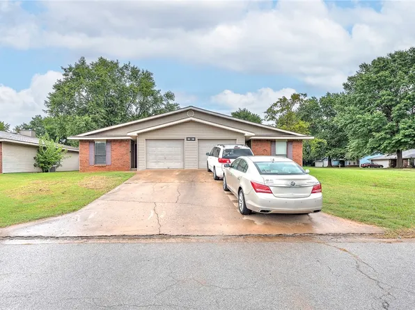 3340 & 3342 W Harvard St, Fayetteville, AR 72704