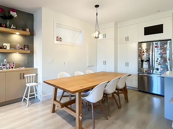 5th image of 5086 Manor St