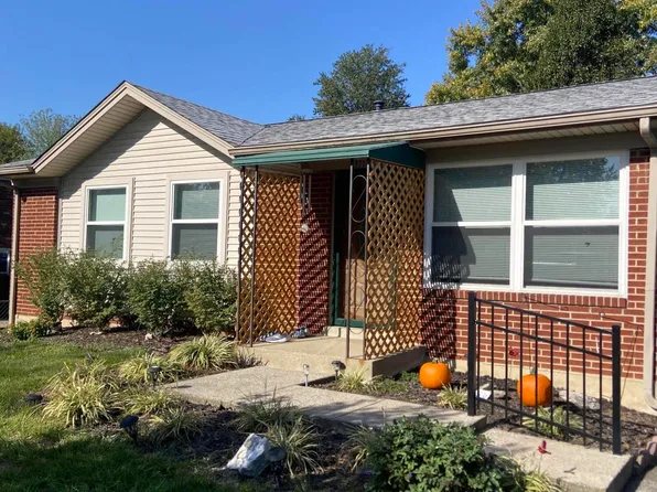 371 Blossom Rd, Louisville, KY 40229