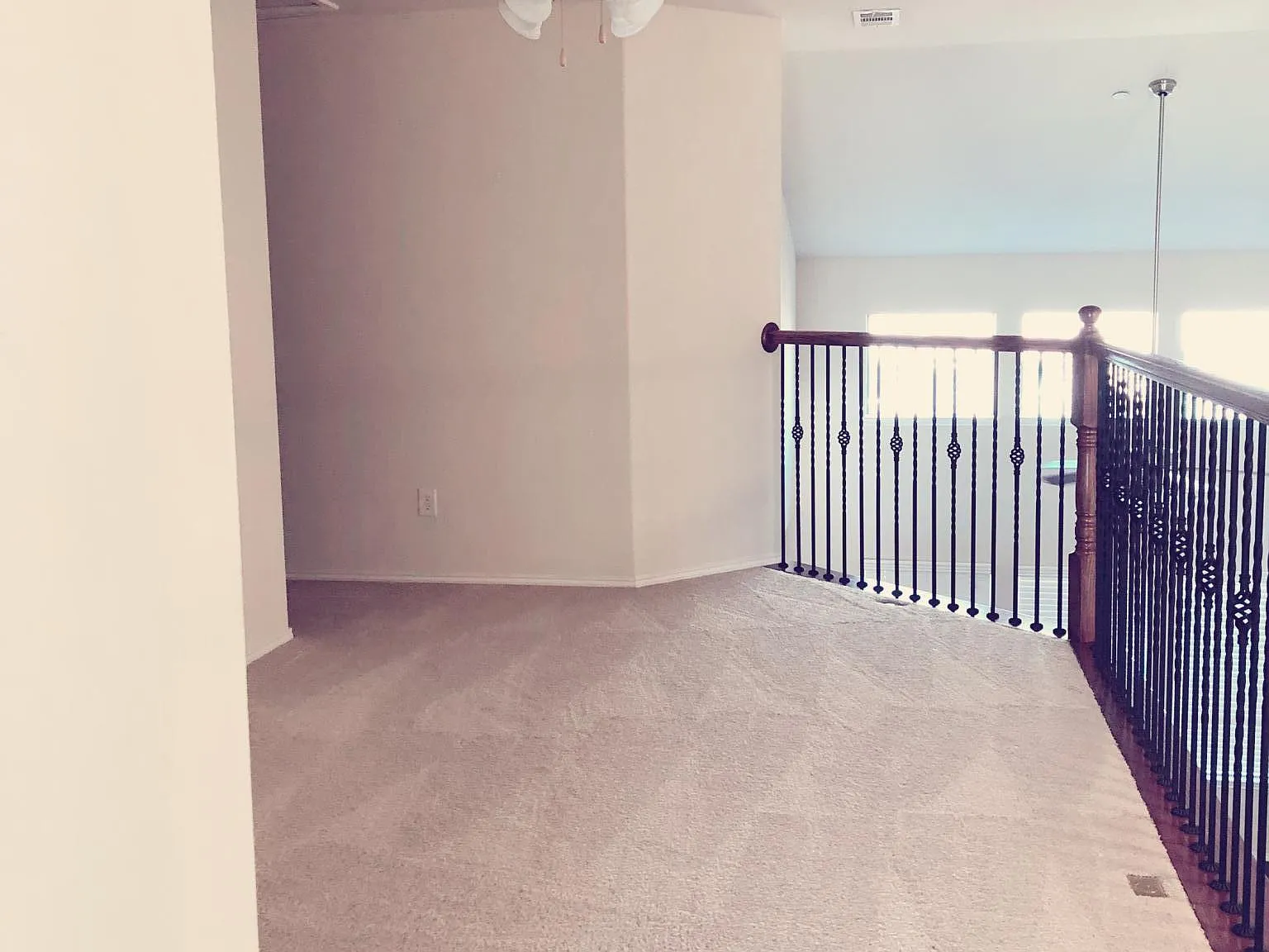 1042 Lucy Ln — Photo 4