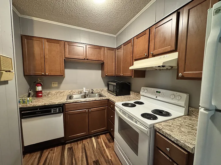 203 John Sims Pkwy #F — Photo 4
