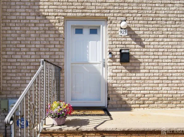 921 Robin Rd, Hillsborough, NJ 08844