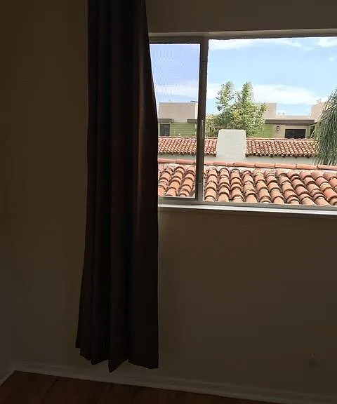 1479 N Havenhurst Dr #4 — Photo 5