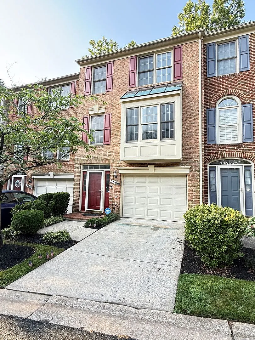 Beautiful 3 bed/3.5 Bath in ideal location! — Photo 2