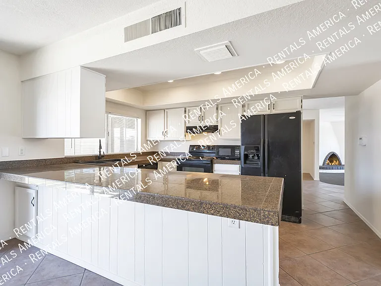 552 W Kilarea Ave — Photo 11