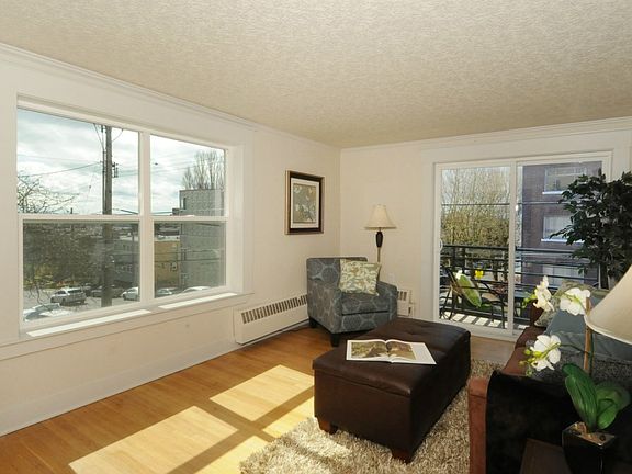 3rd image of 1302 Queen Anne Ave N APT 3