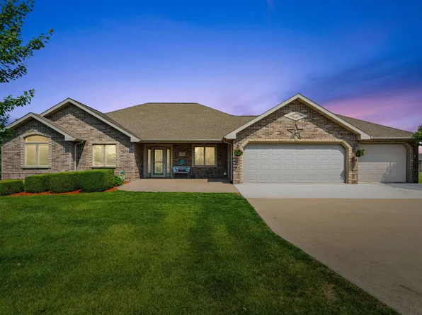 15323 Wood Wind Ct, Peosta, IA 52068