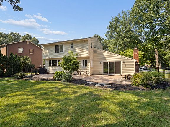 4th image of 306 Candlewood Ln