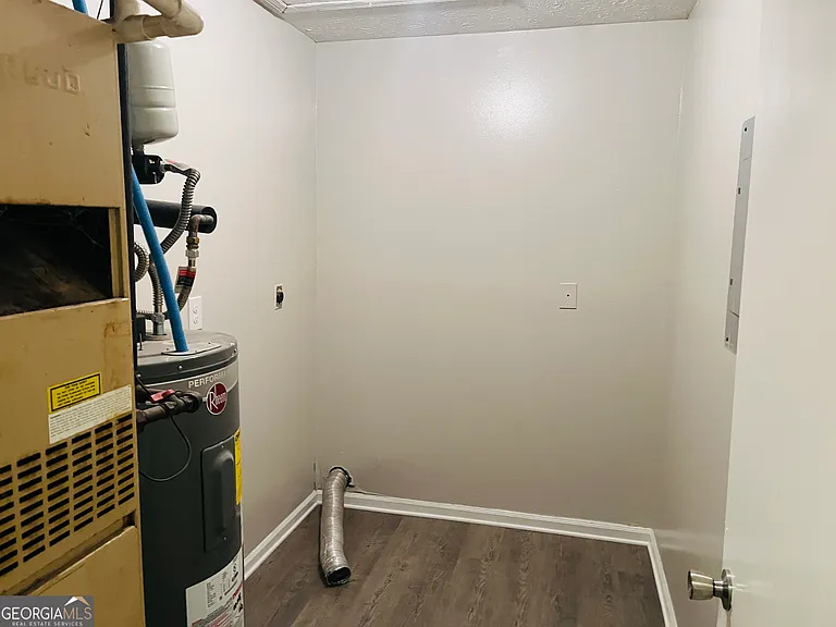 227 Bay St NE #227 — Photo 17