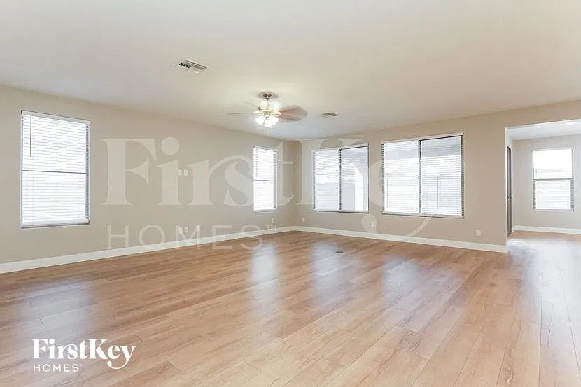 3 bed, 2.5 bath, 2453 sqft, $2,685 — Photo 2