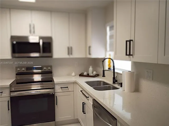 3 bed, 2.5 bath, $3,300 — Photo 3