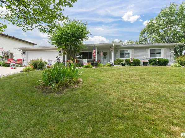 21 Timbercrest Dr, Sherman, IL 62684