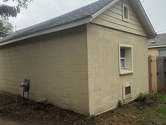 2nd image of 1011 S Milam St