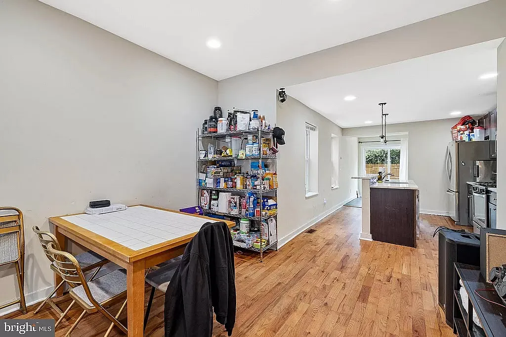5 bed, 4.5 bath, 2200 sqft, $550 — Photo 4