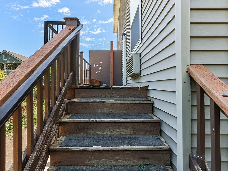 2020 NE Rodney Ave #C — Photo 43