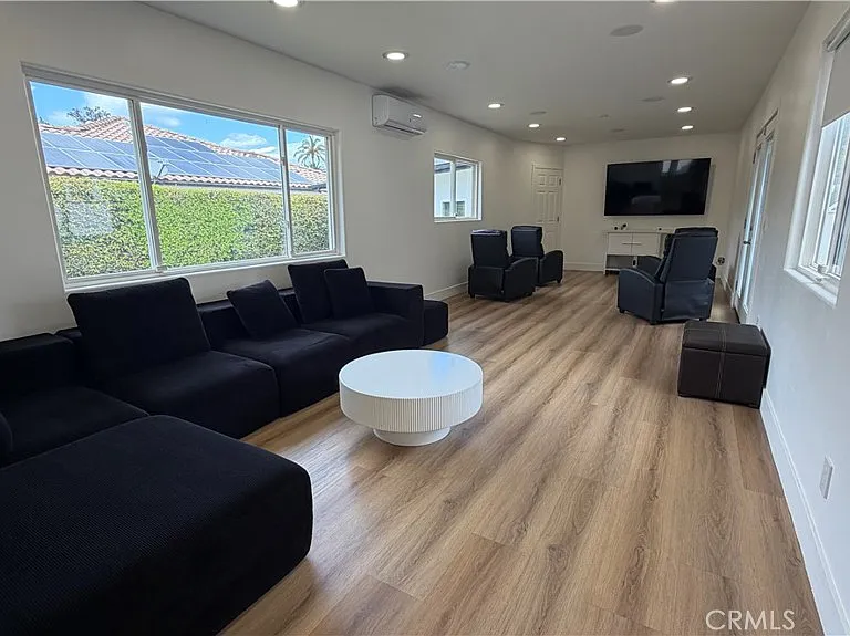 5855 Shirley Ave — Photo 11