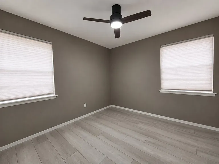 4724 Laurel Ln — Photo 11
