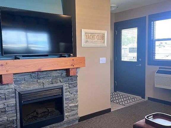 5th image of 3011 S South Pine Lake Rd