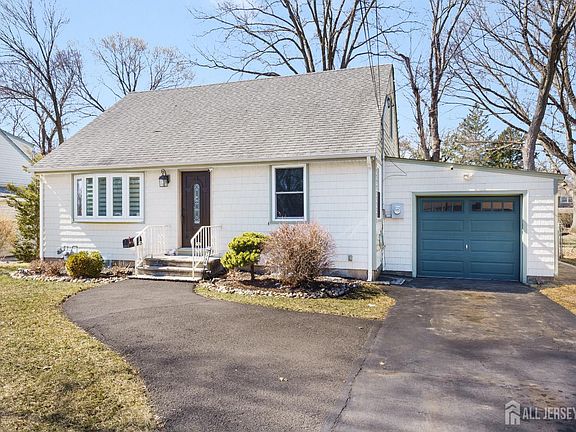 2nd image of 1716 Kenyon Ave