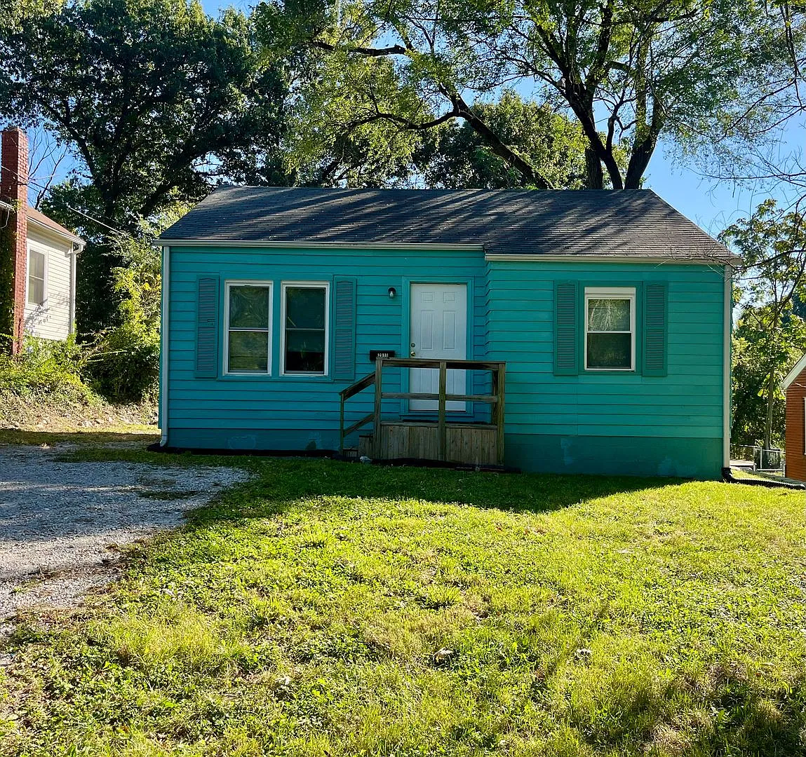 2 Bedroom House in Alton — Photo 1