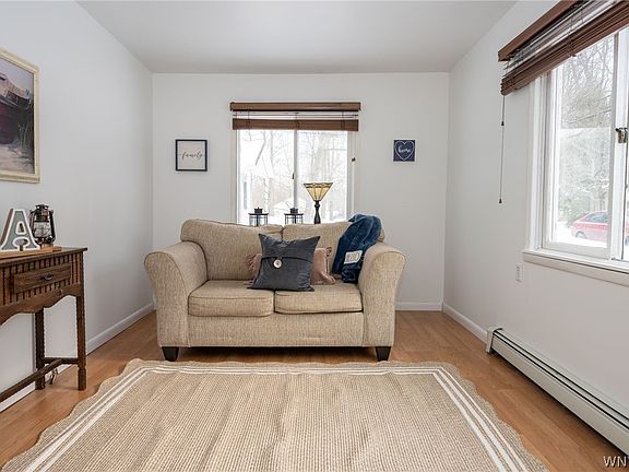 5th image of 170 Rosewood Ave