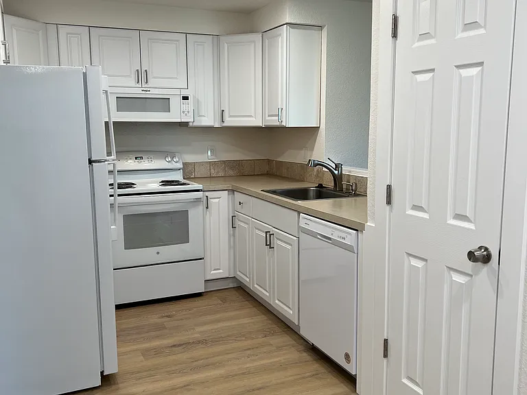 302 To 304 Dennis St SW — Photo 4