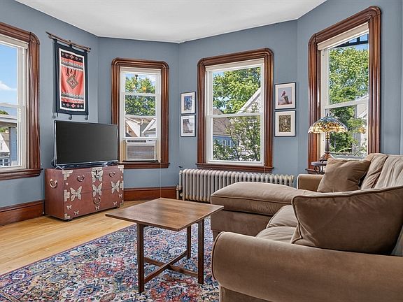 3rd image of 39 Burnside Ave #2