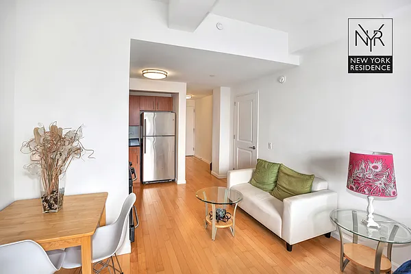 Sold by New York Residence | media 2