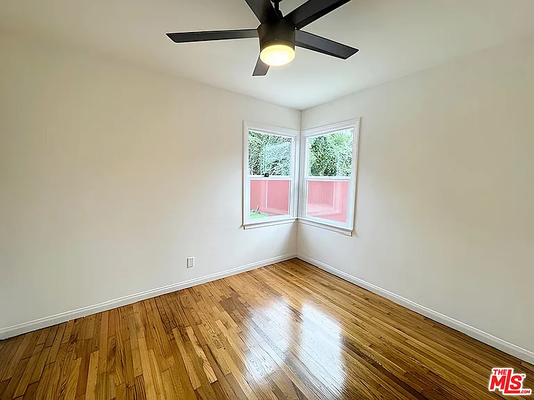 2416 Boone Ave — Photo 12