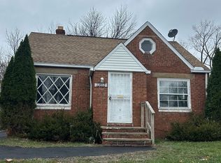 13813 North Dr, Garfield Heights, OH 44105
