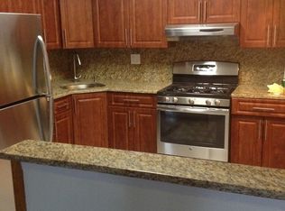 3240 36th St #2, Astoria, NY 11106