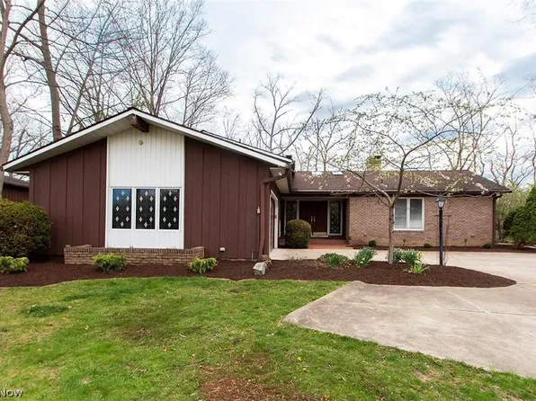 296 Windward Dr, Elyria, OH 44035