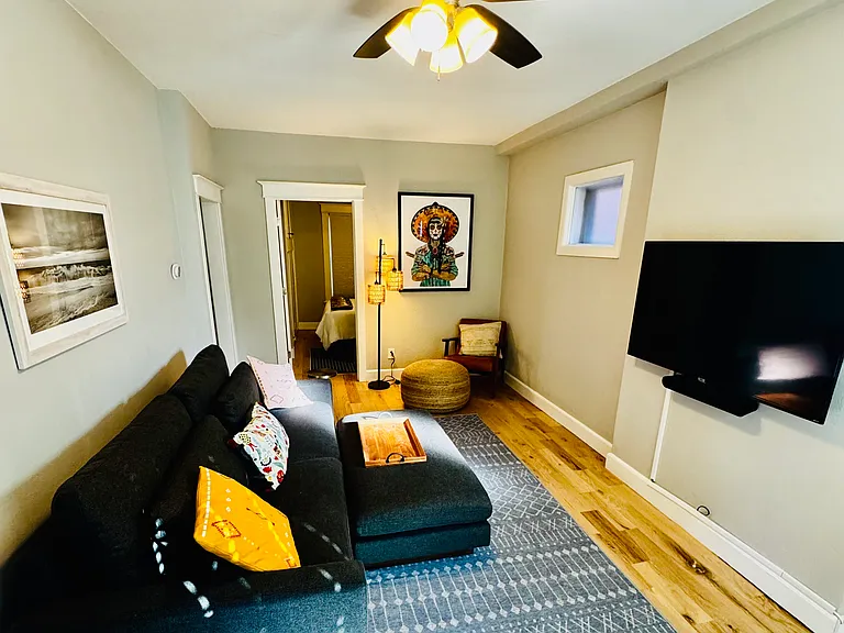 1070 Cook St — Photo 6