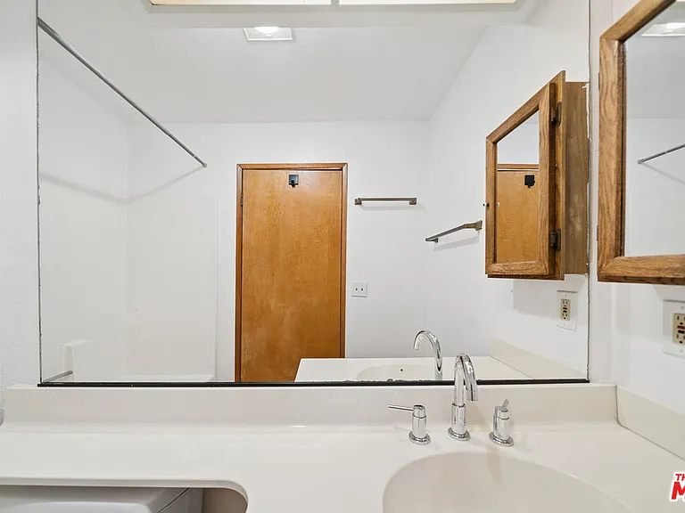 11924 Mayfield Ave #2 — Photo 20