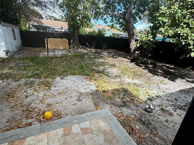 833 NW 75th St — Photo 4