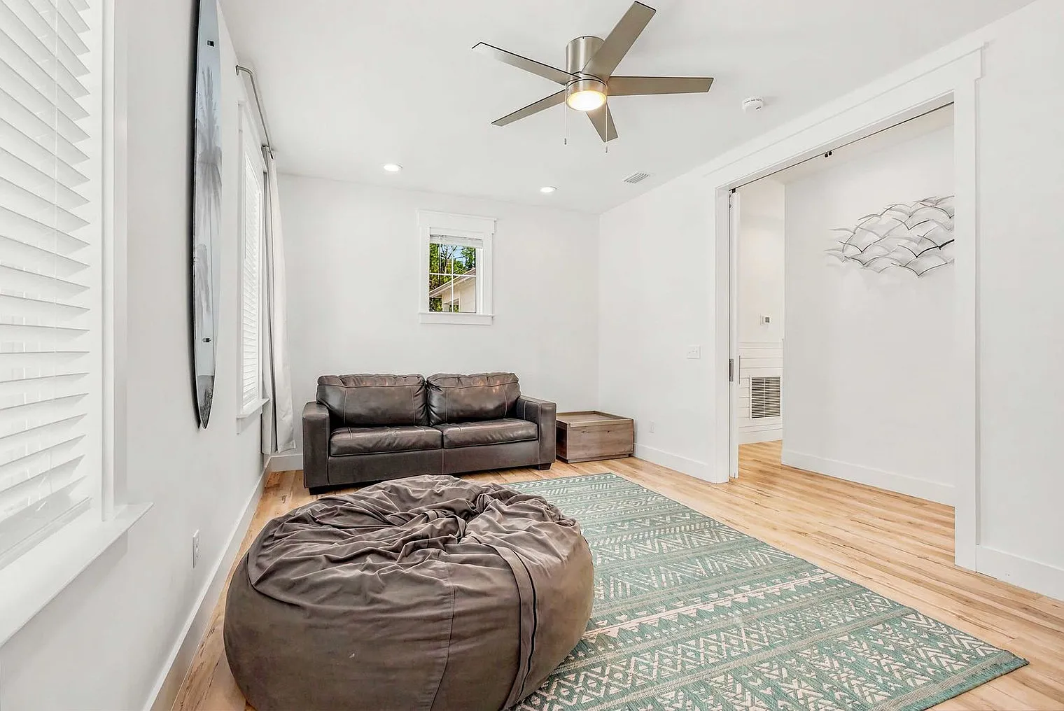 5 bed, 4.0 bath, $15,490 — Photo 3