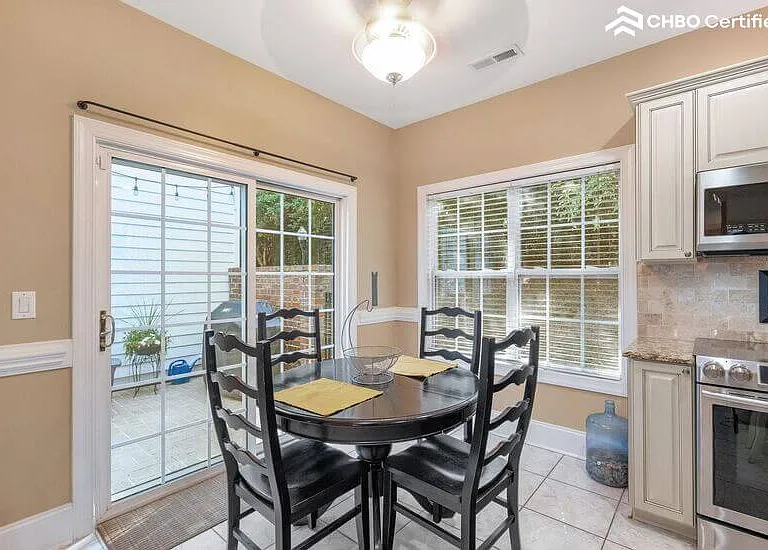 Kitchen table w access to patio