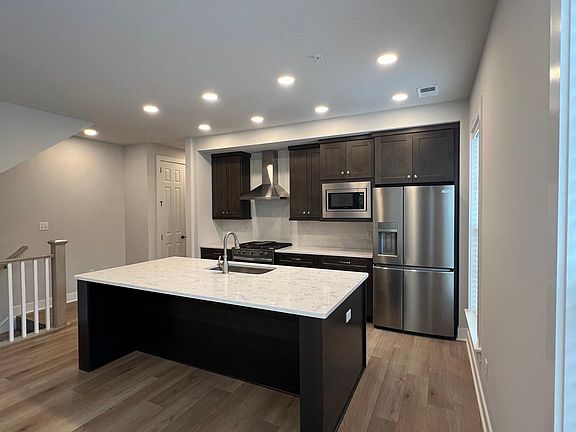 2nd image of 210 Limehouse Rd