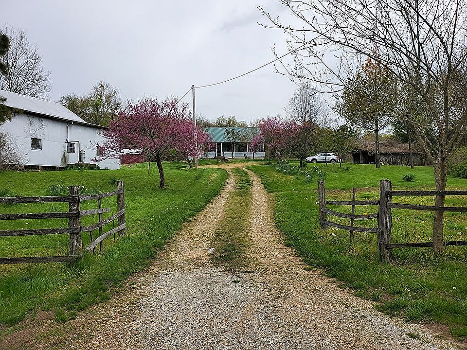 entry way / driveway
