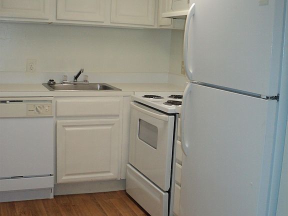 3rd image of 2567 N Alafaya Trl APT 132