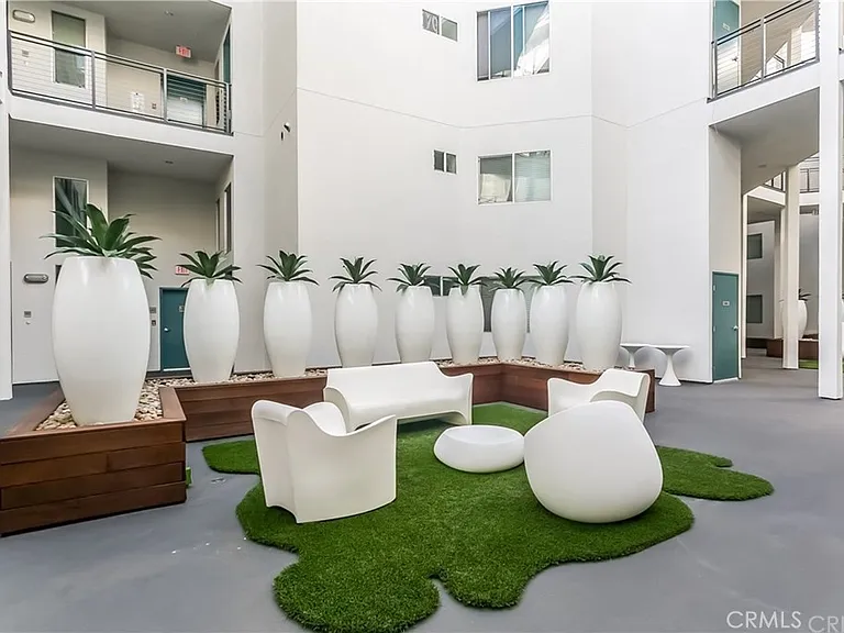 12837 Moorpark St #107 — Photo 3