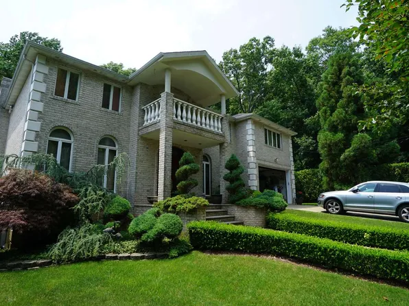 246 Bertram Avenue image 1 of 8