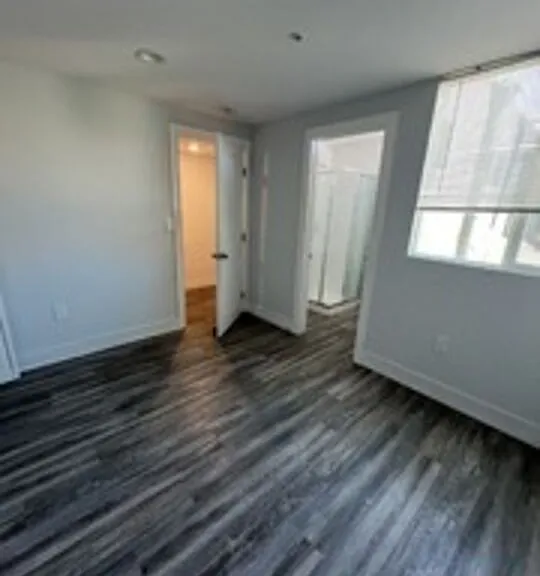 1608 W 36th Pl — Photo 7