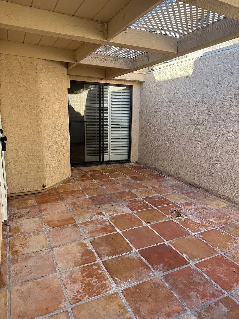 2 bed 2 bath — Photo 2