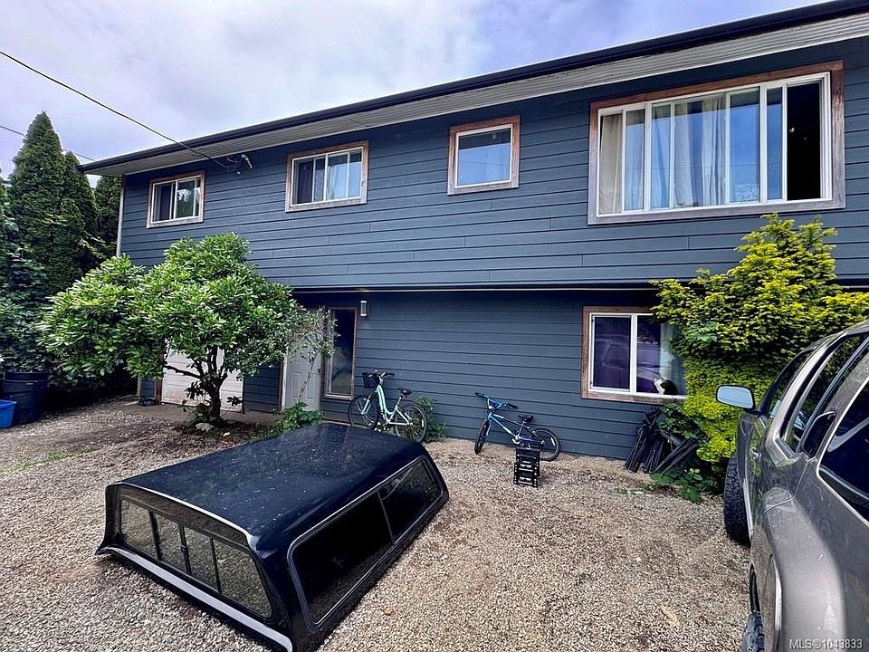 1st image of 1690 Holly Cres