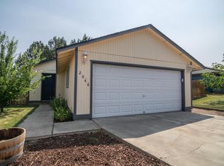 2046 SW 33rd St, Redmond, OR 97756