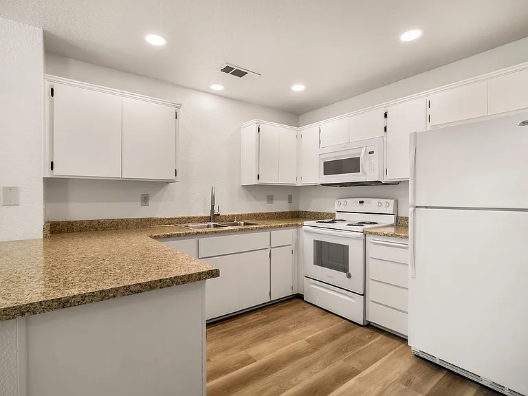 Amanda Place Apartments — Photo 69