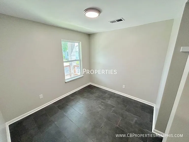 2967 Forest Ave — Photo 4